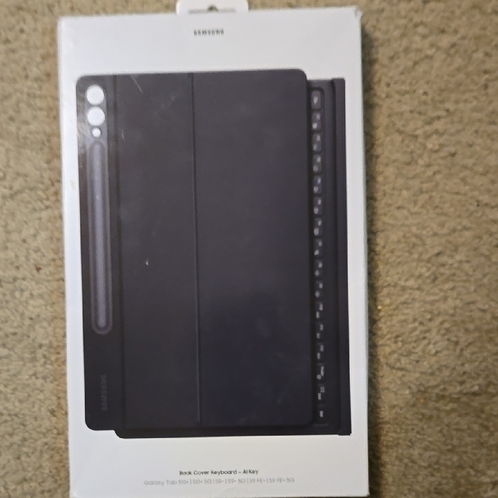 NIB Samsung Black Book Cover Keyboard for S10+ Tablet. Was opened but never used